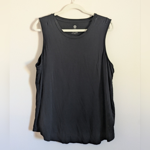 Kindred Bravely Black Relaxed Sleeveless Tank Top - Picture 2 of 4